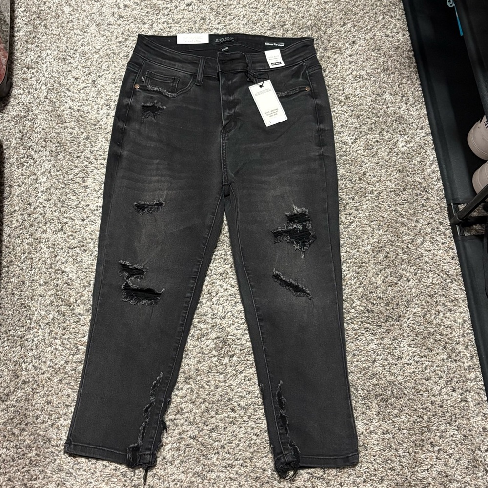 Judy Blue Black Distressed Capri Jeans-BRAND NEW Size 9/29